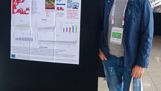 Poster presentation by Luca Mazzoni (UPM) at FAVHEALTH Symposium 2024